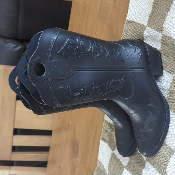 NWT Cowboy Rainboots - Picture 6 of 12
